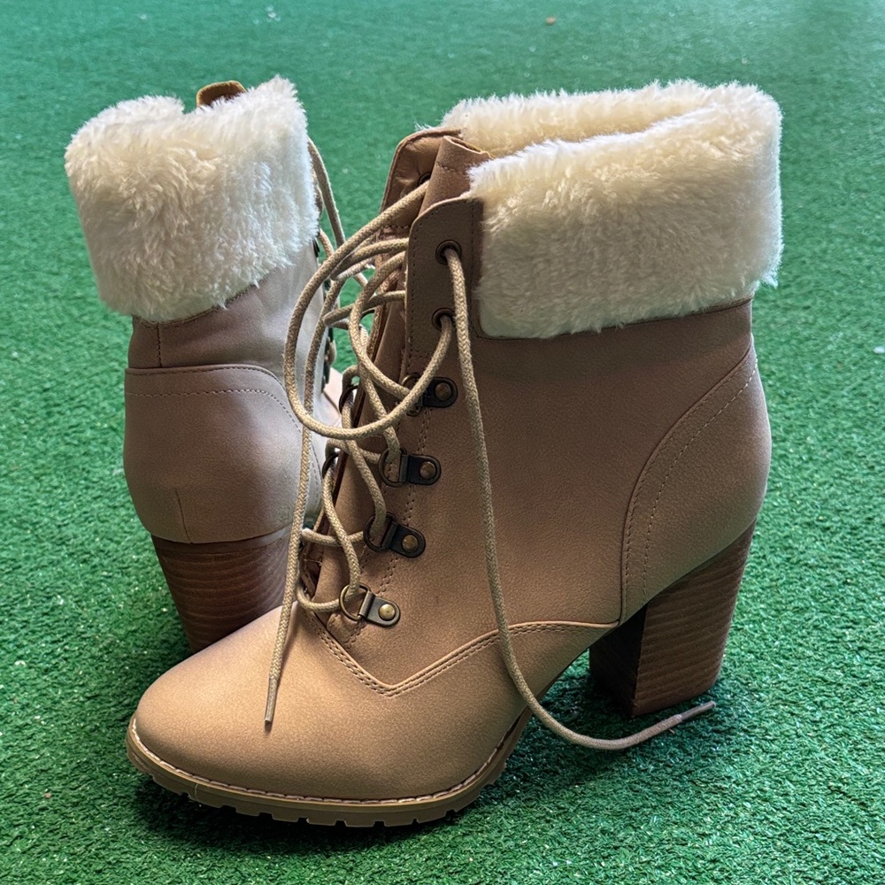 NWT Women's Tan Lace-Up Boots with Faux Fur Lining